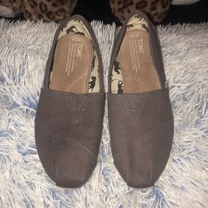 Toms